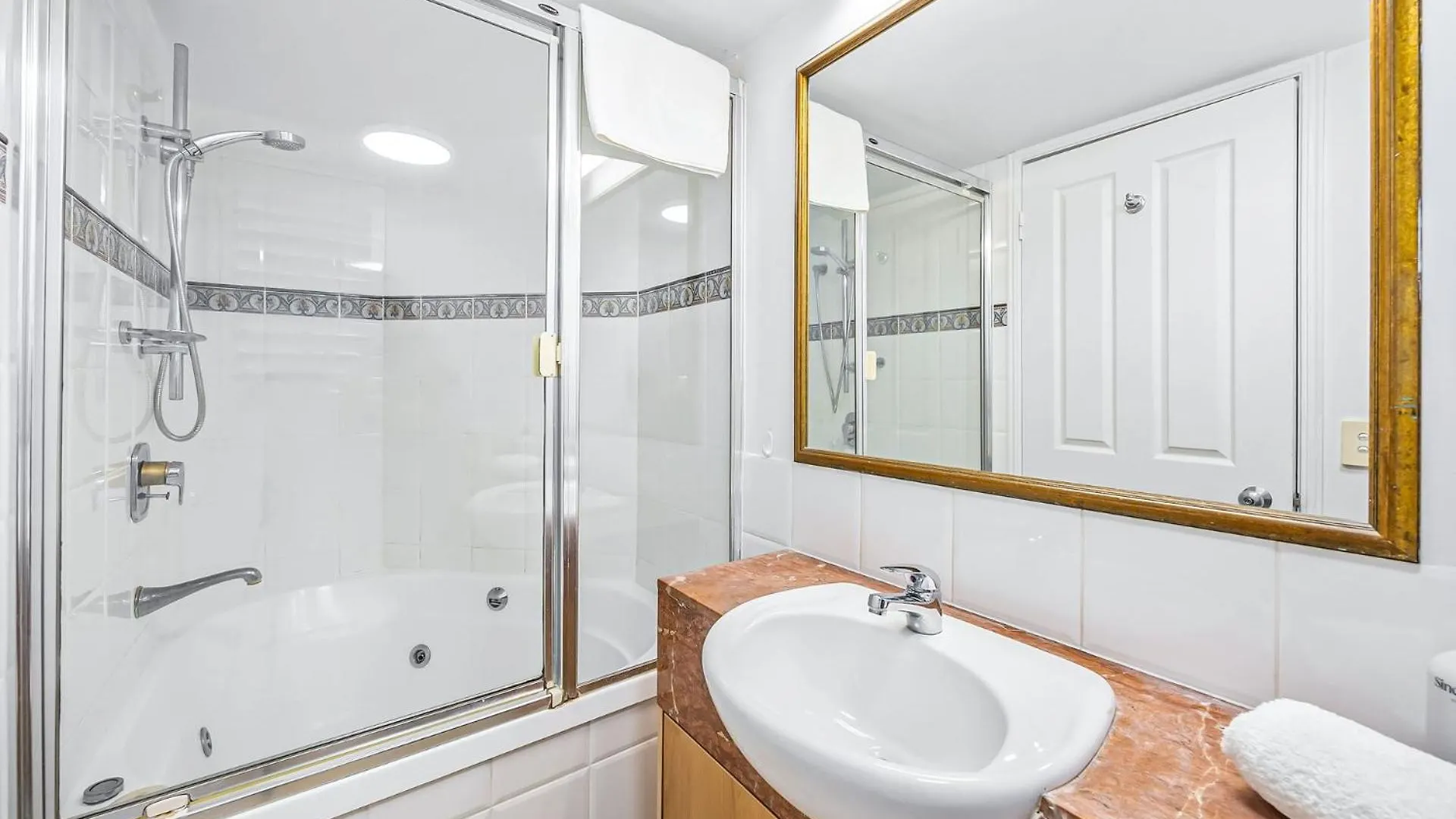 Ocean Front Mooloolaba Esplanade Apartment 2Br